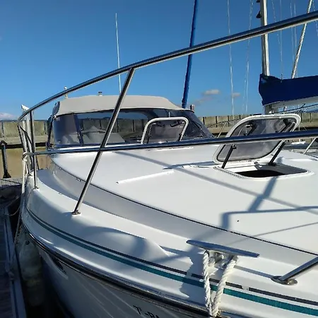 Botel Barco Fairline