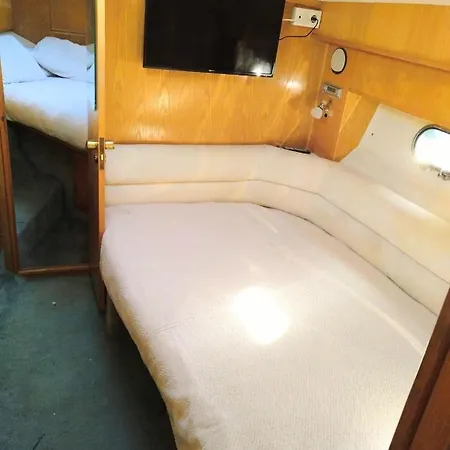 Barco Fairline Botel