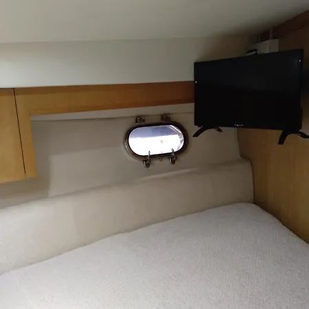 Barco Fairline Botel
