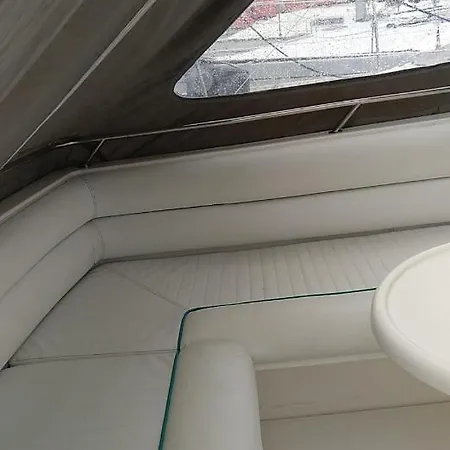 Barco Fairline Botel *