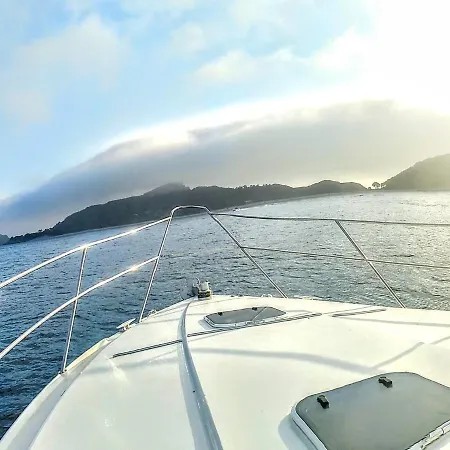 Barco Fairline Botel Moana